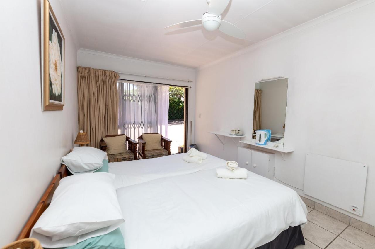 Nothando Backpackers Lodge Plettenberg Bay Bagian luar foto