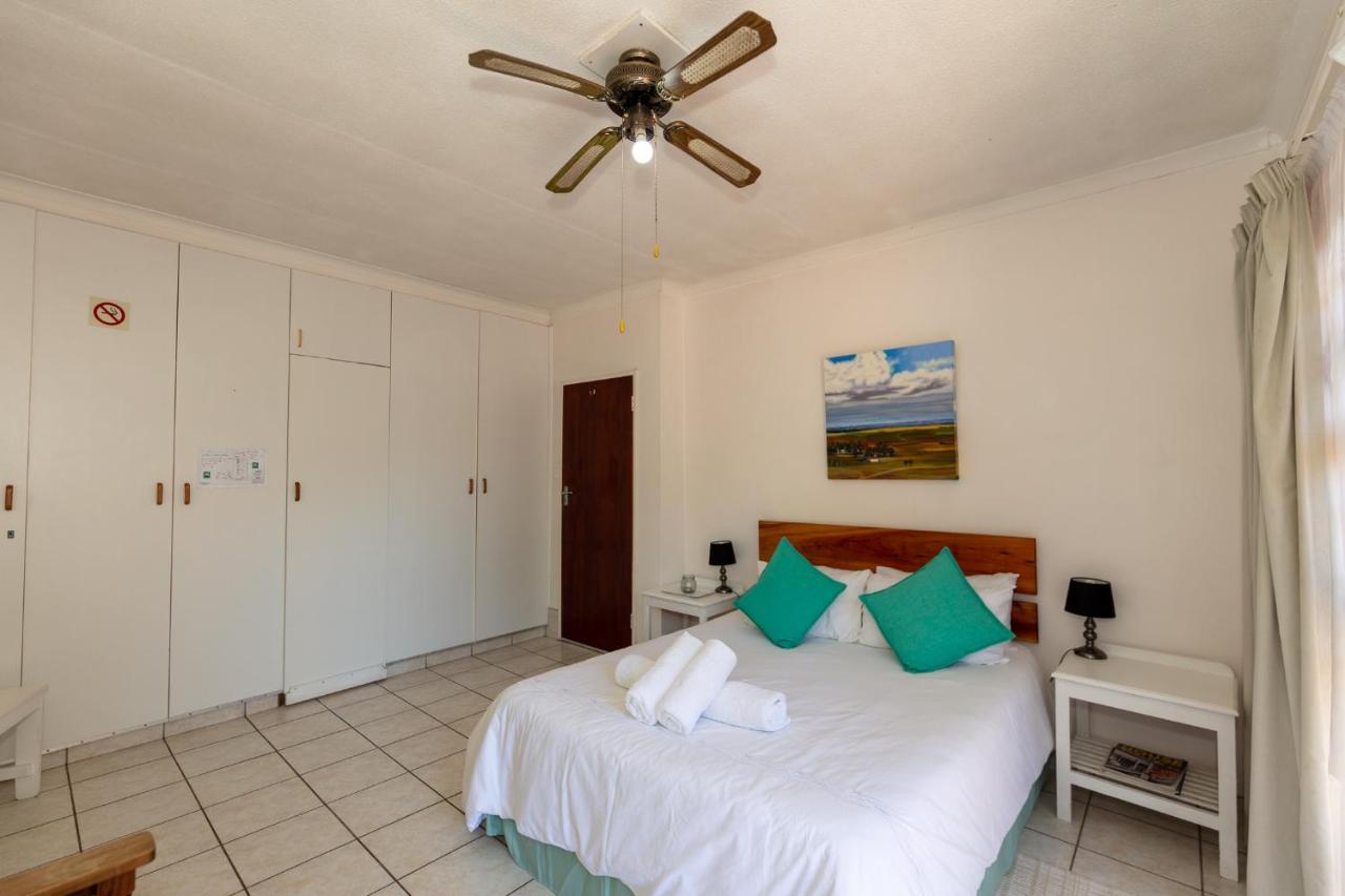 Nothando Backpackers Lodge Plettenberg Bay Bagian luar foto