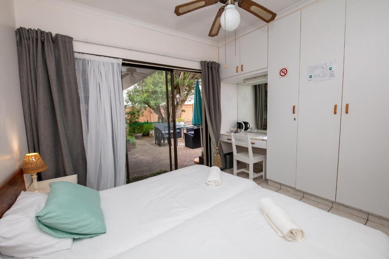 Nothando Backpackers Lodge Plettenberg Bay Bagian luar foto